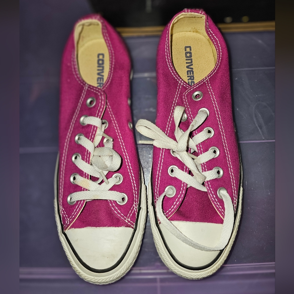 Converse Women's Fuchsia Canvas Sneakers